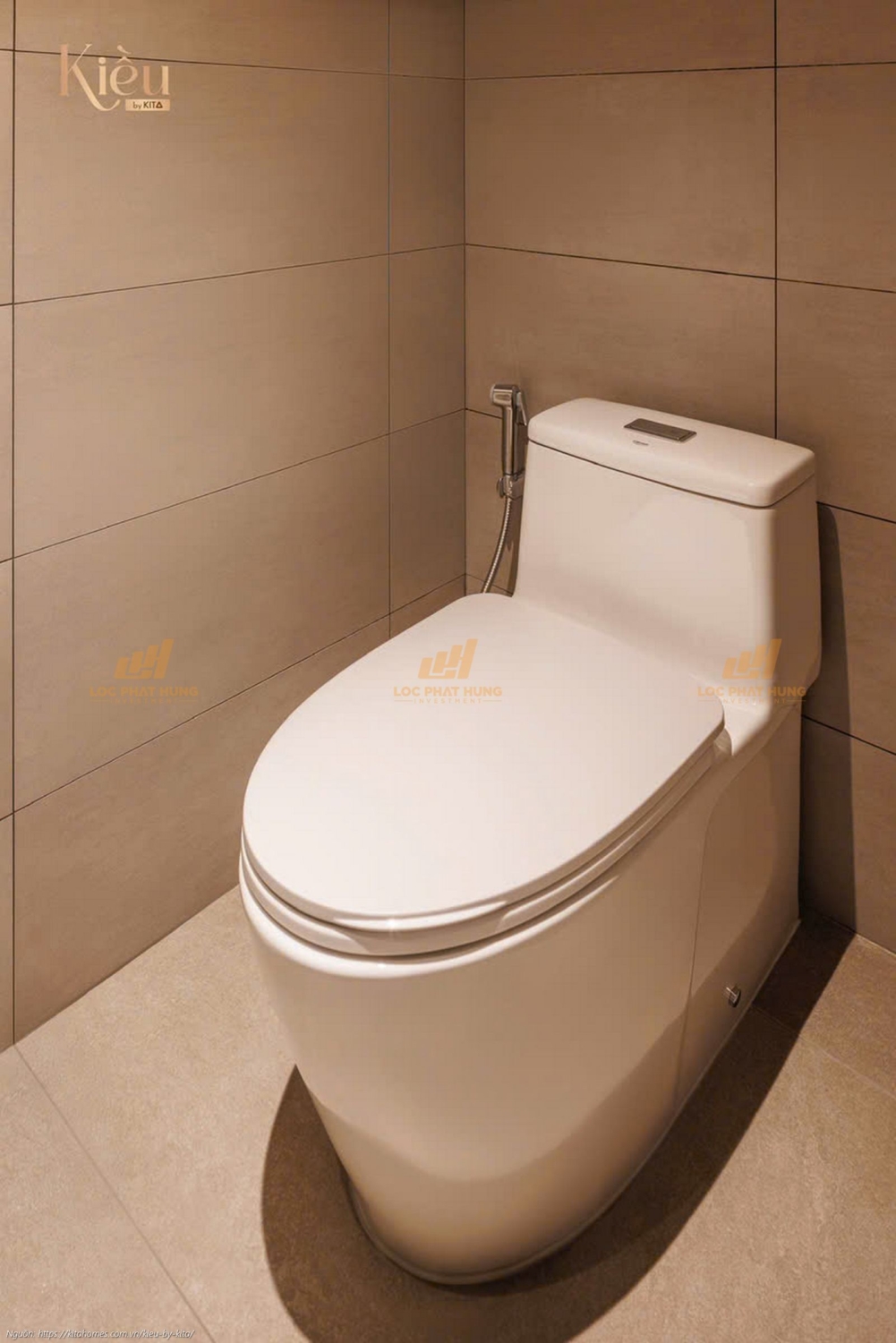 Bồn cầu cao cấp, tiết kiệm nước được bàn giao trong phòng tắm căn hộ Kiều By Kita