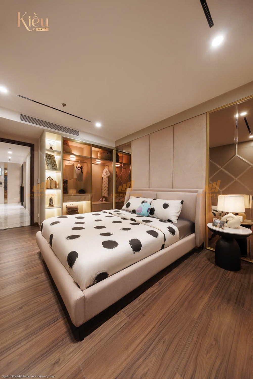 Không gian phòng ngủ master rộng rãi tại nhà mẫu căn hộ 23-02 (3PN-2WC, 155m2) dự án Kiều By Kita Quận 5