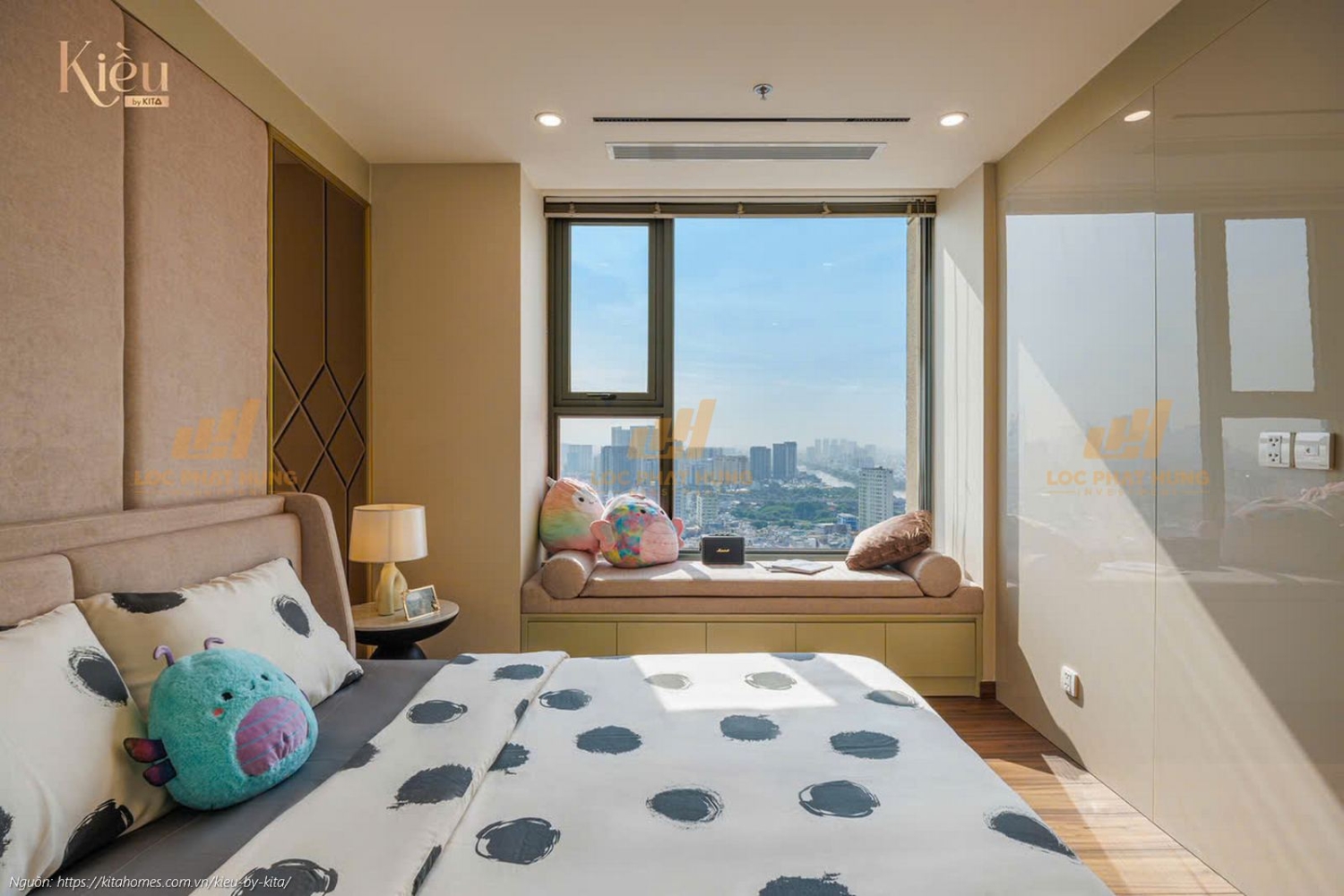 Không gian phòng ngủ master rộng rãi tại nhà mẫu căn hộ 23-02 (3PN-2WC, 155m2) dự án Kiều By Kita Quận 5