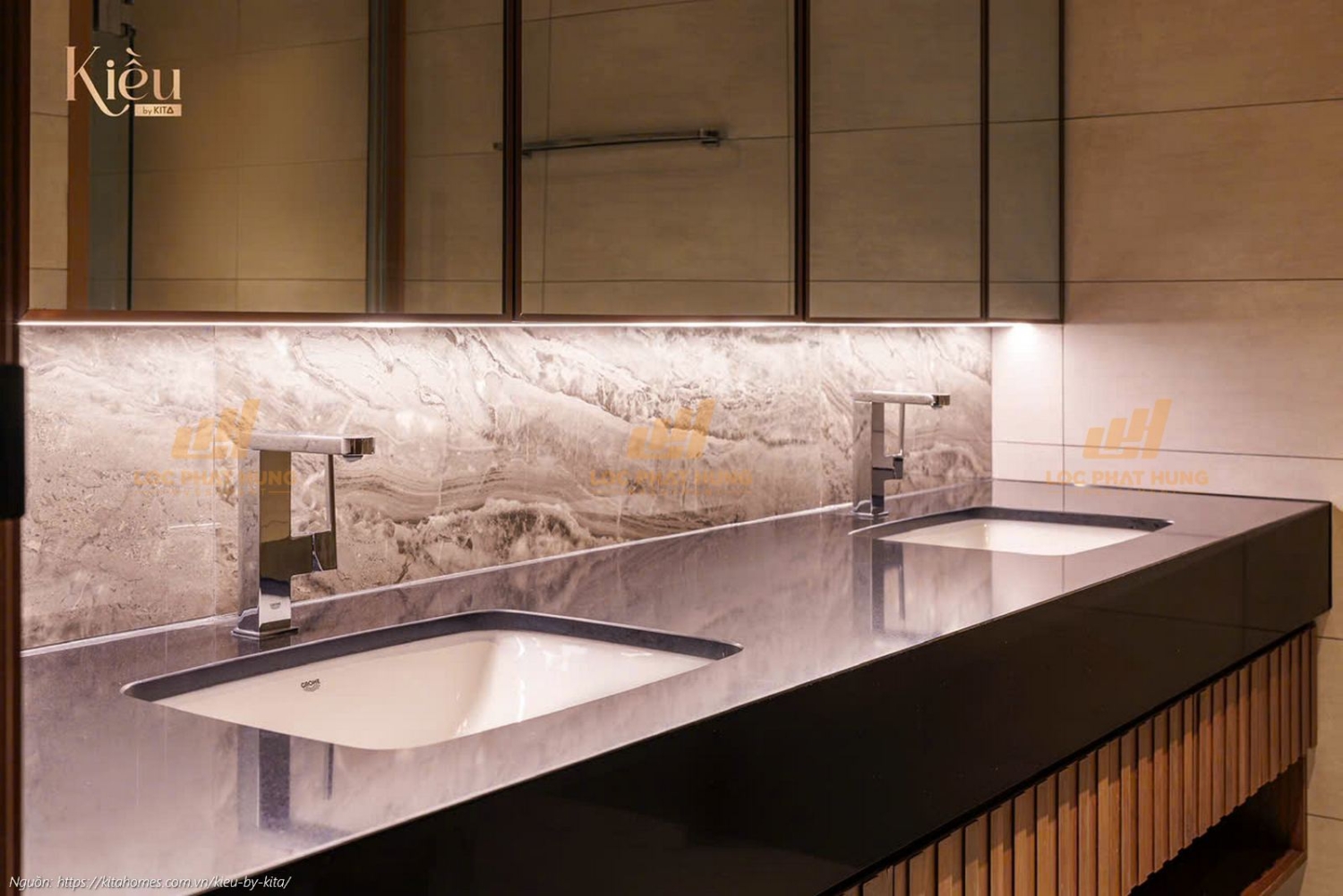 Tủ gương phòng tắm tích hợp đèn LED hiện đại và tiện lợi, bàn giao tại căn hộ Kiều By Kita